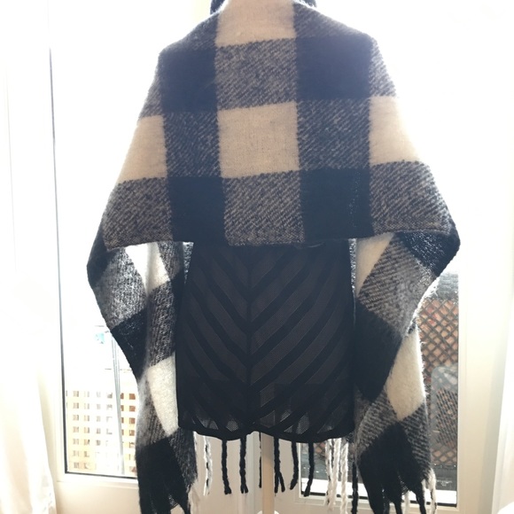 Just Jamie Buffalo Plaid Noodle fringe scarf - Picture 4 of 7